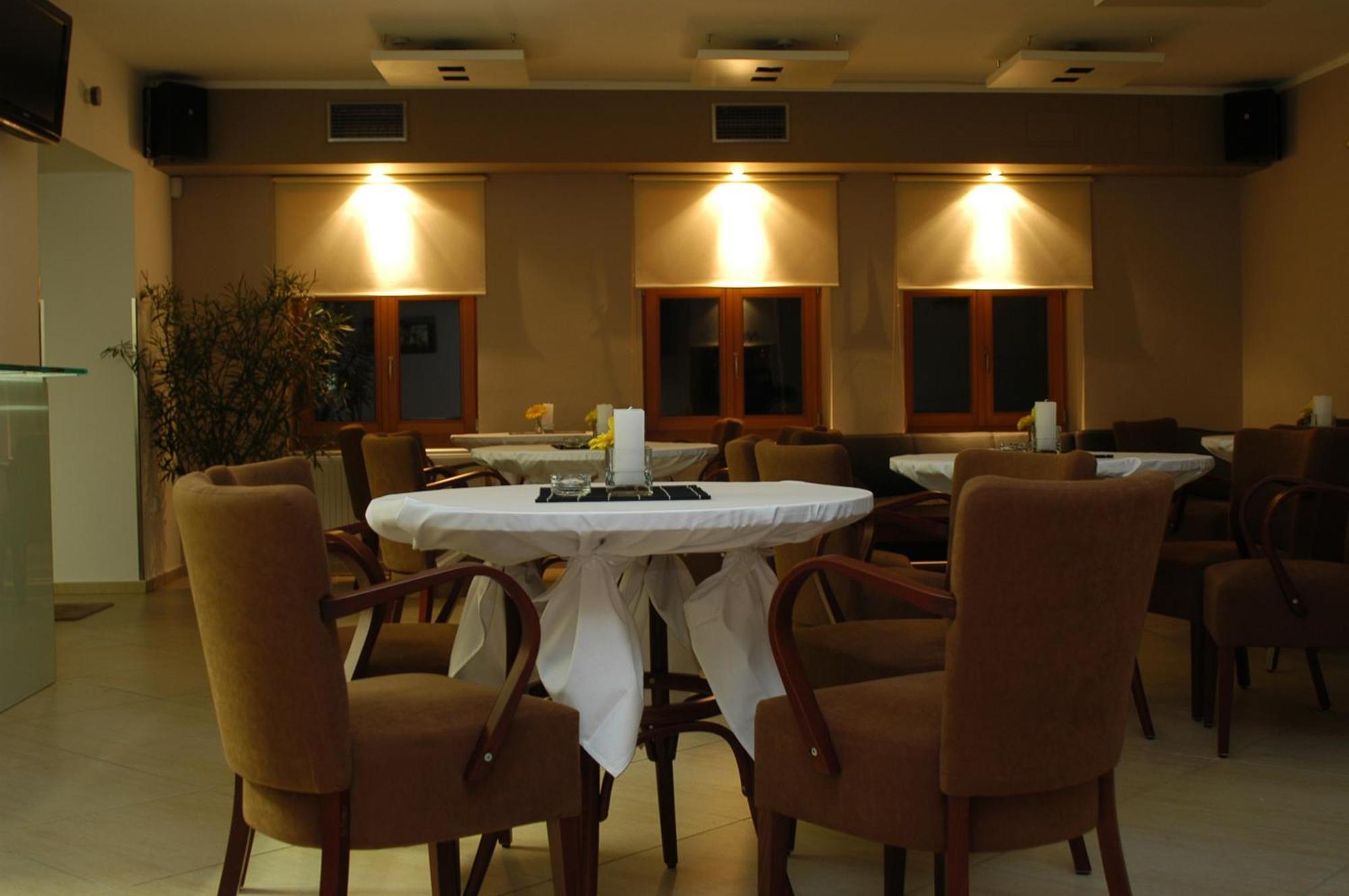 Penzion A Caferestaurant U Lavky خروديم المظهر الخارجي الصورة